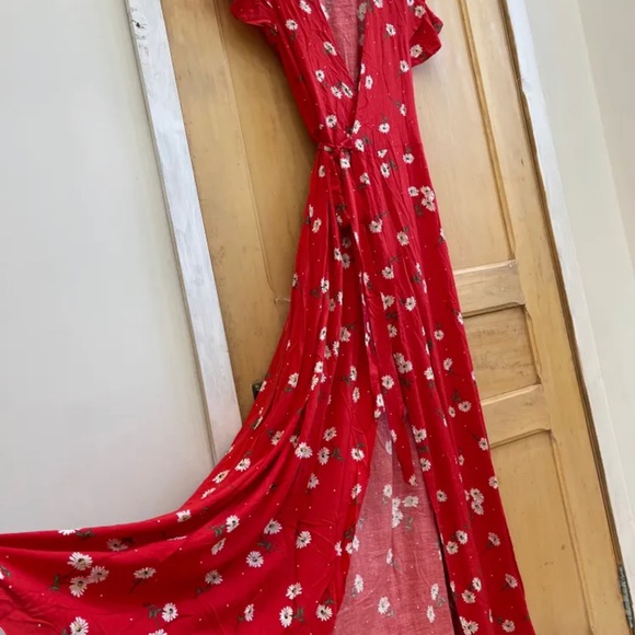 Wholesale. Selling as a lot. 200 dresses. Sizes vary from small to large 6$ each - Picture 16 of 16